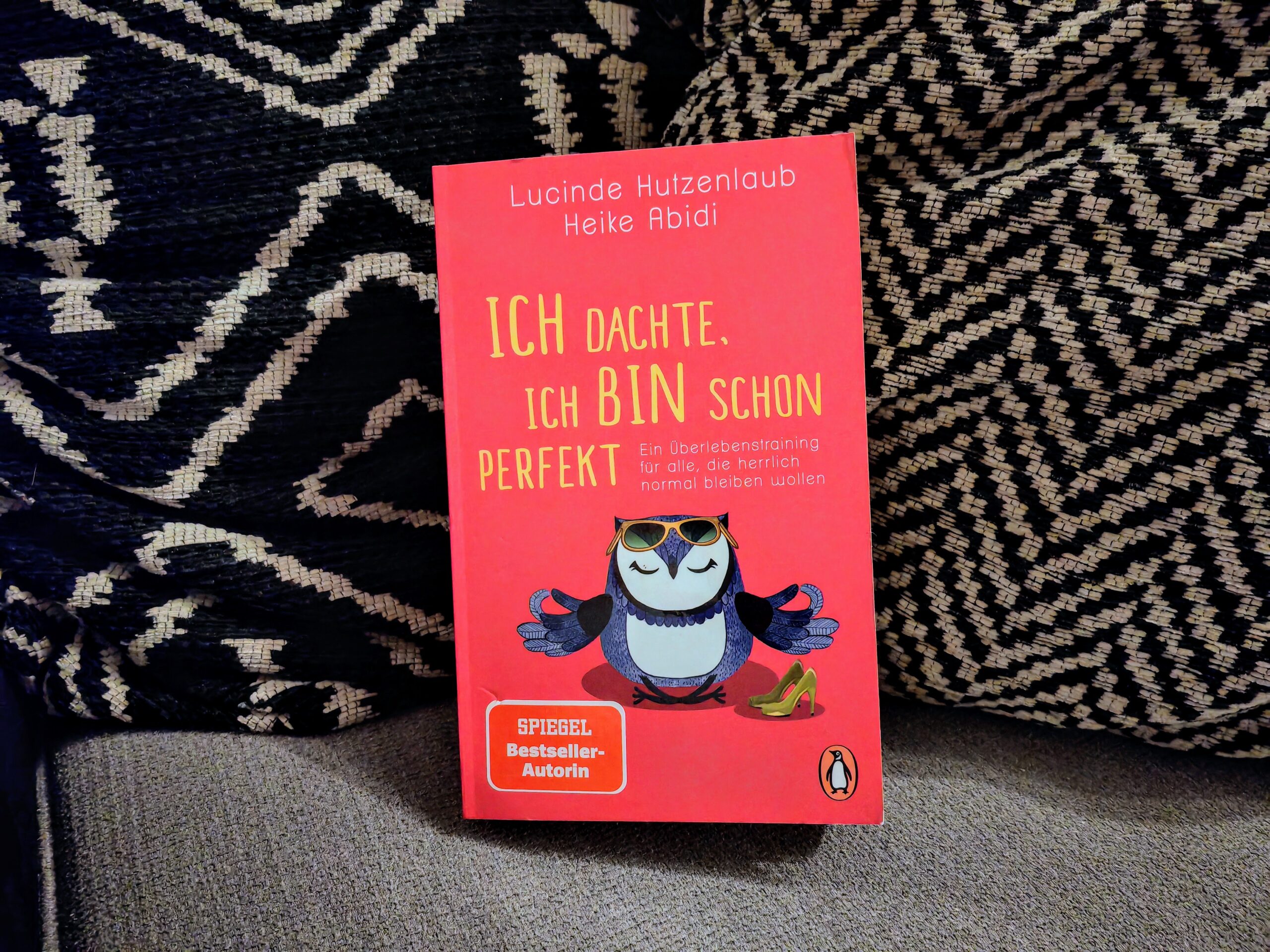 Ich dachte, ich bin schon perfekt - so lautet der Buchtitel von Heike Abidi und Lucinde Hutzenlaub. Hier findest du eine ausführliche Rezension des Ratgebers ohne Perfektionismus.