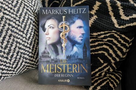 Julie von Julies Bücherliebe bewertet "Die Meisterin - der Beginn" von Markus Heitz aus dem Knaur Verlag mit 4 von 5 Sternen- Eine ehrliche Rezension.