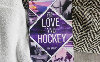 Julie von Julies Bücherliebe bewertet Love & Hockey von Saskia Louis mit 5 von 5 Sternen. Eine ausführliche Rezension findest du in ihrem Blog.